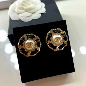 COPY - Authentic Chanel Runway Pearl and Chainlink Earring